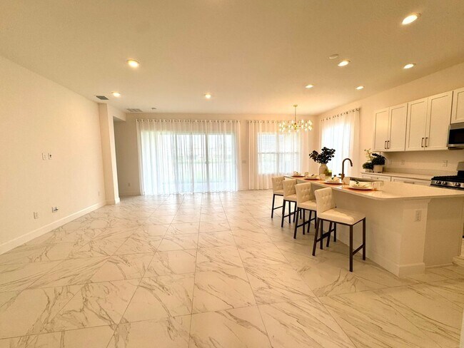 Building Photo - 32792 Tree of Life Ave