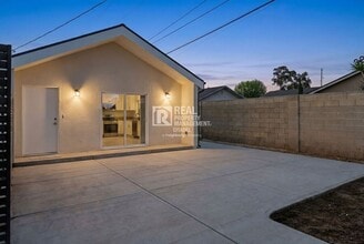 Building Photo - 996 S Siet Pl