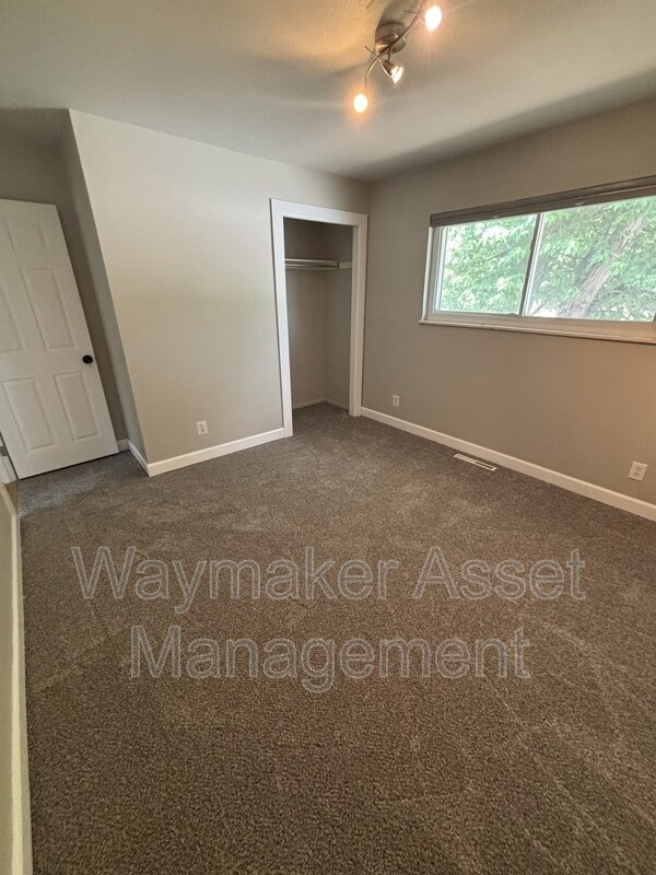 Building Photo - 3495 Montebello Dr W