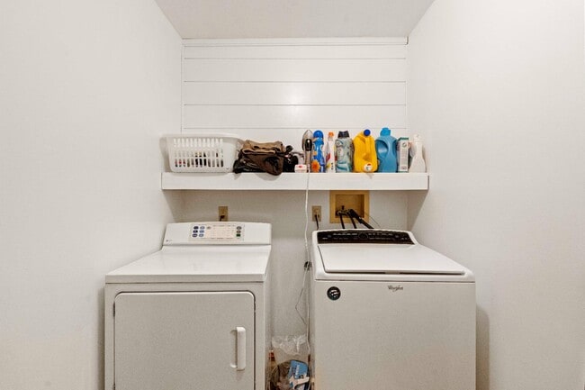 Building Photo - 1853 Wallinford Dr