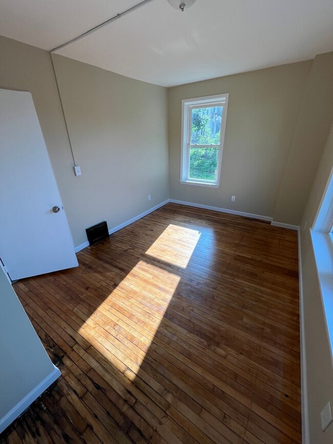 Building Photo - Gorgeous 1-bedroom, First floor! Apartment...