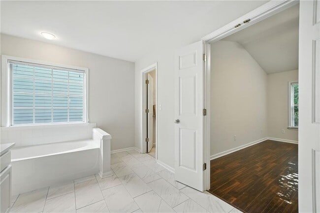 Building Photo - 215 Friars Head Dr NE