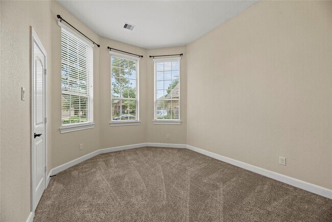 Building Photo - 28706 Hemlock Red Ct