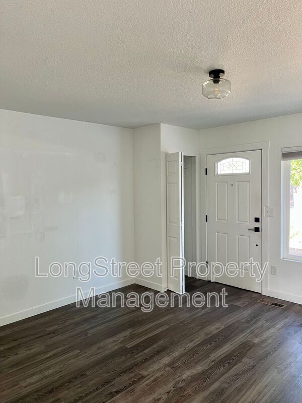 Building Photo - 7343 SE 84th Ave