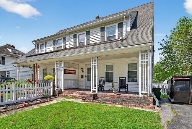 Building Photo - OPEN HOUSE on Sunday Feb 15th from 12 - 2 PM  Turn-key Ready 3 BR 1 BA in Newburgh, NY -$2700