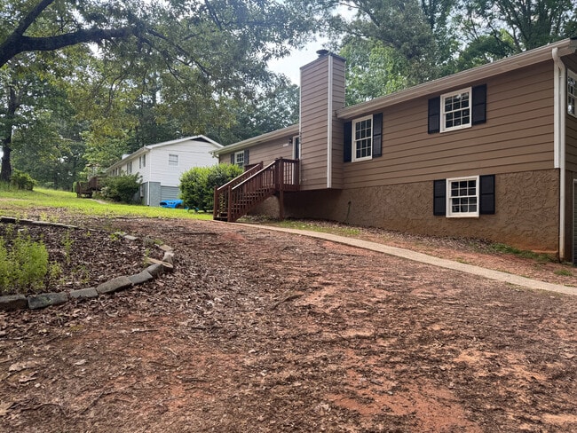 Building Photo - Room in House on Willowbrook Dr