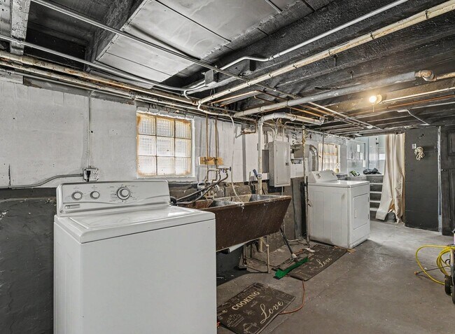 Building Photo - 10004 S Torrence Ave