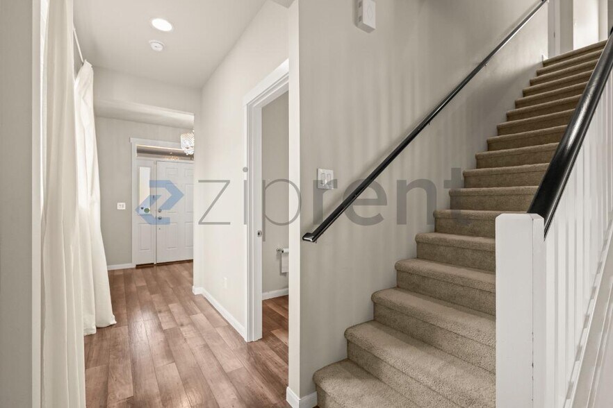 Building Photo - Unit