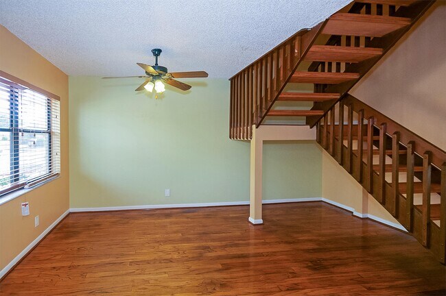 Building Photo - 5170 Tennis Ln