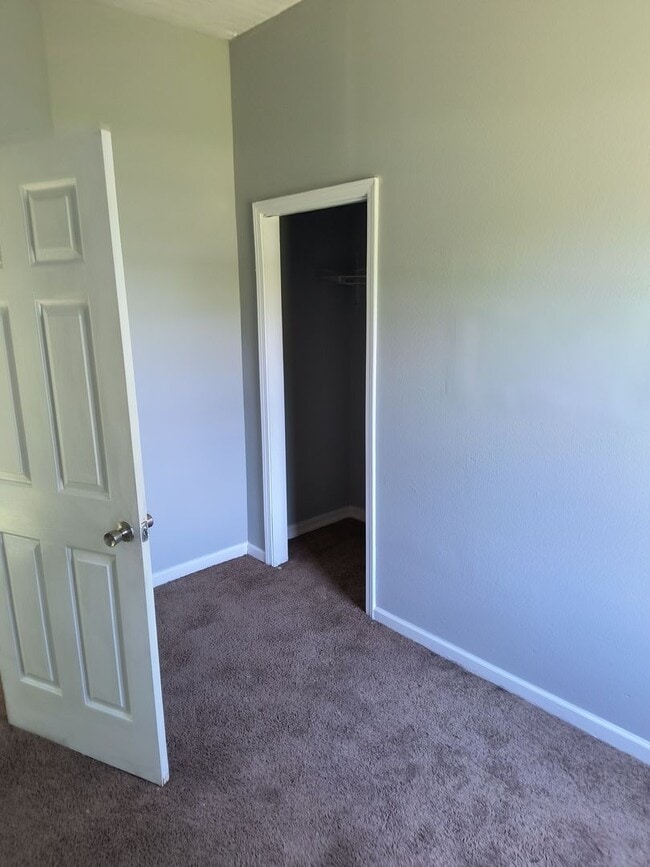 Building Photo - 2 Bed 1 Bath Home only $850 month