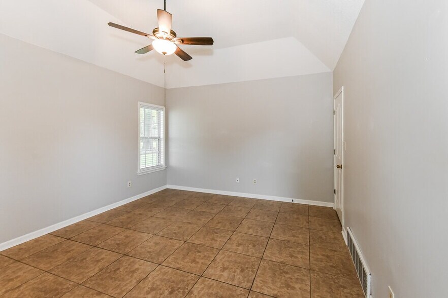 Building Photo - 2086 Heather Ridge