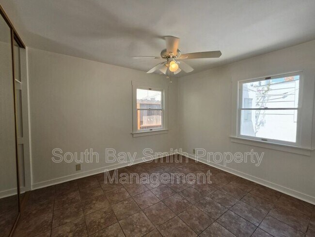 Building Photo - 57 7th Ct