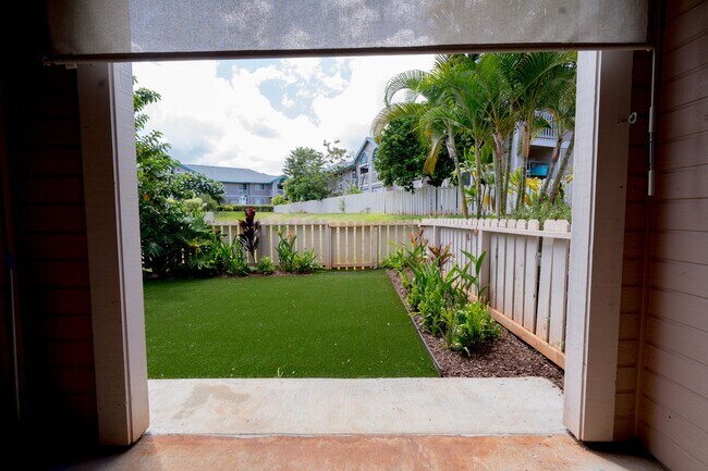 Building Photo - 2-Bedroom, 2-Bathroom Home in Waipahu – 2 Parking Stalls & Private Backyard