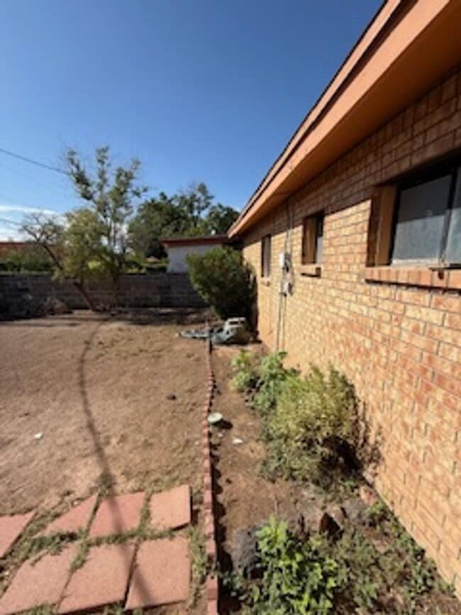 Building Photo - 1318 Park Dr