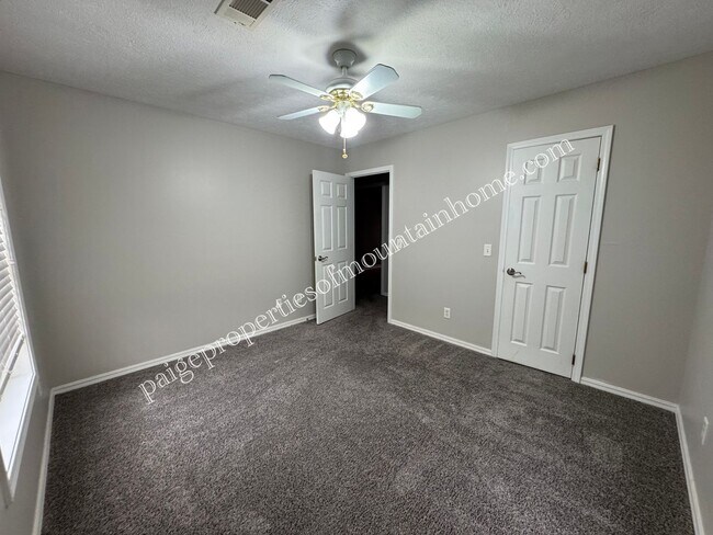 Building Photo - Charming 2-bedroom, 1-bath