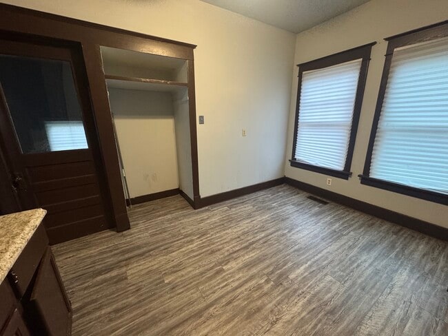 Building Photo - 1003 Main-E