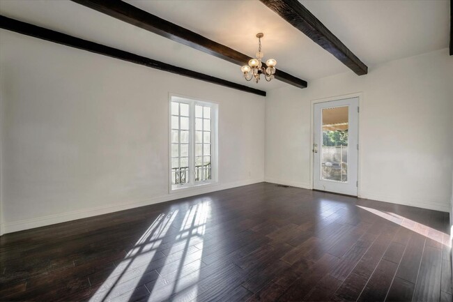 Building Photo - 366 S Crescent Heights Blvd