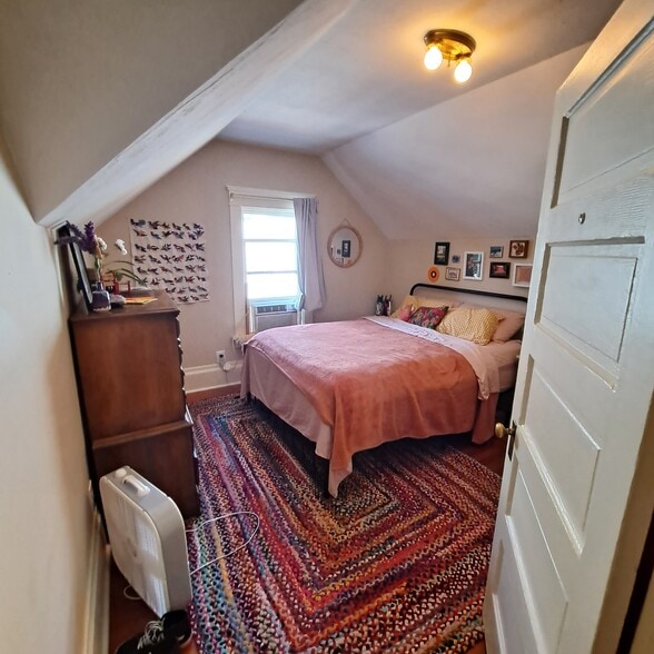 west bedroom with furnishings - 555 N Simpson St