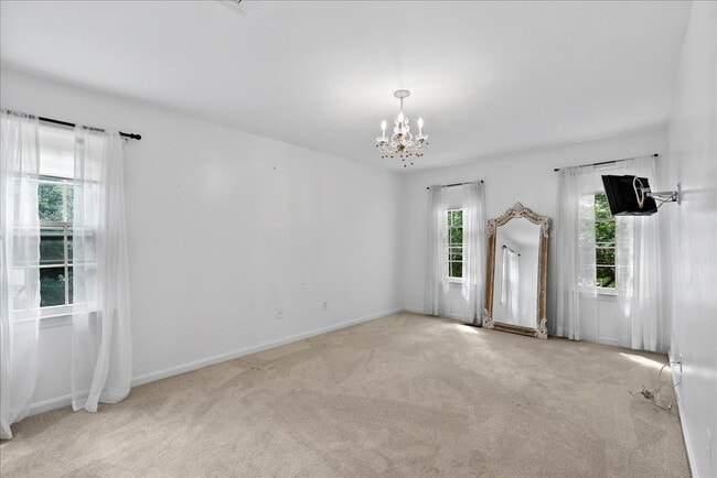Building Photo - "Luxurious 3-Bed Retreat with Finished Bas...
