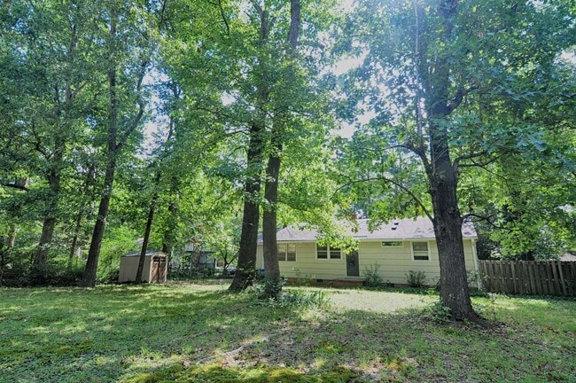 Building Photo - Home in Chapel Hill With Huge Yard!