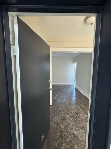 Building Photo - 210 Roseville Ave