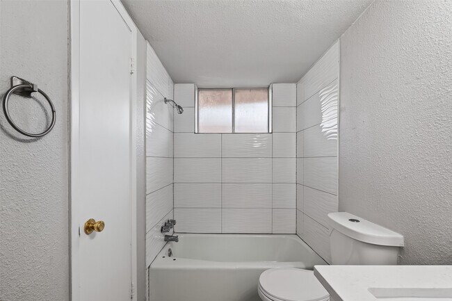 Building Photo - 4511 Bayou Vista Dr