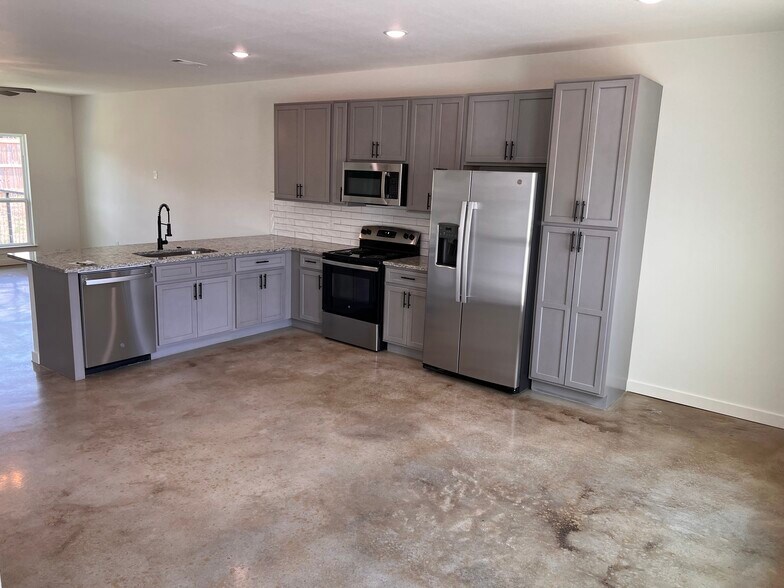 Building Photo - 2208 J E Woody Rd