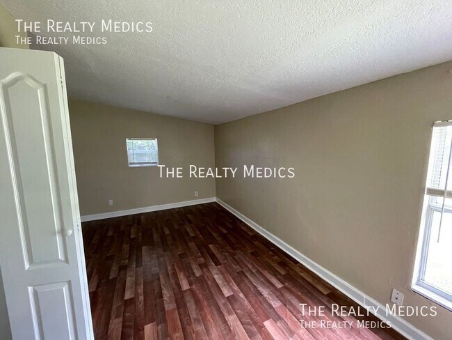 Building Photo - 832 Rockhill St