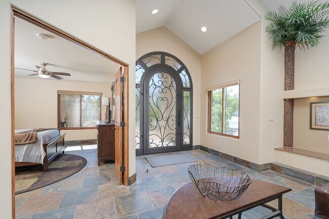 Building Photo - 4725 N Brookview Terrace
