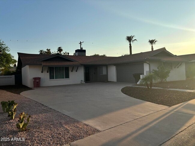 Building Photo - 8507 E Bonnie Rose Ave