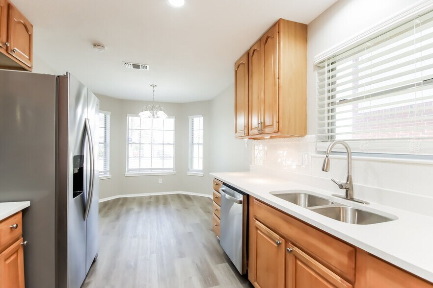 Building Photo - 18718 Timber Trace Dr