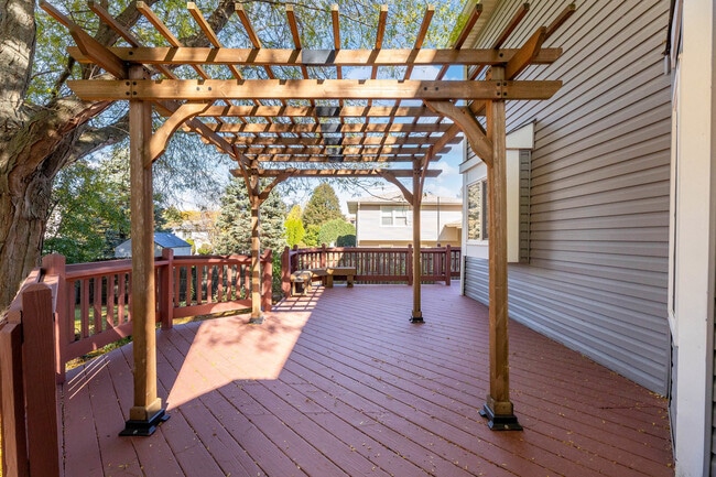 Building Photo - 227 Beaver Creek Dr