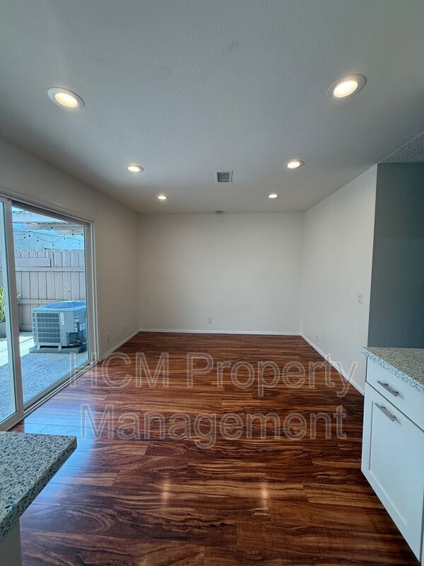 Building Photo - 9 Goldenbush