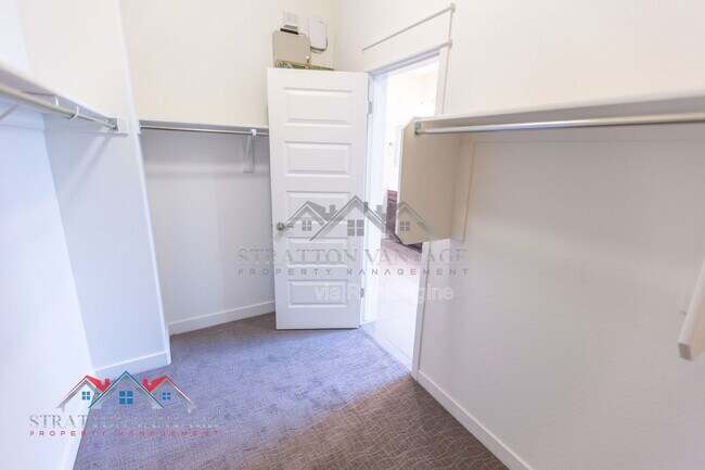 Building Photo - 2095 S Saguaro Dr