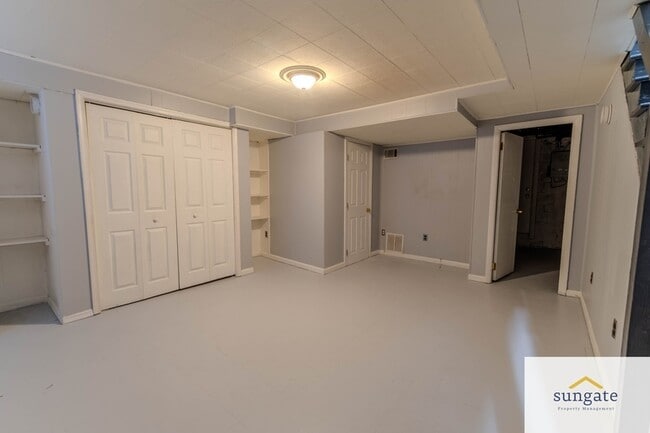 Building Photo - 8666 Oak Rd