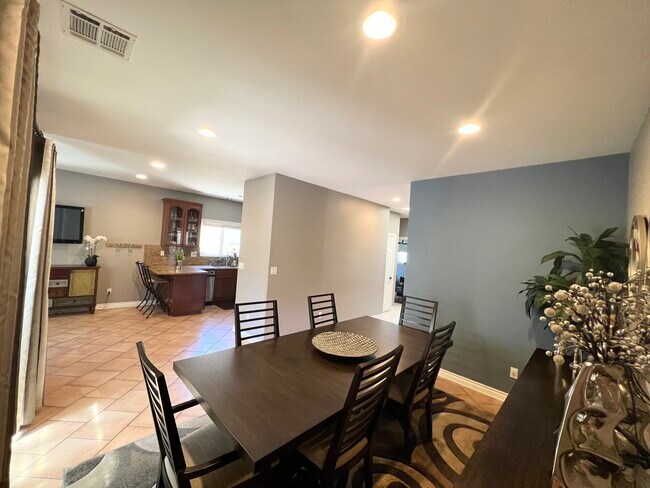Dining Room/Kitchen - 6947 Jellico Ave