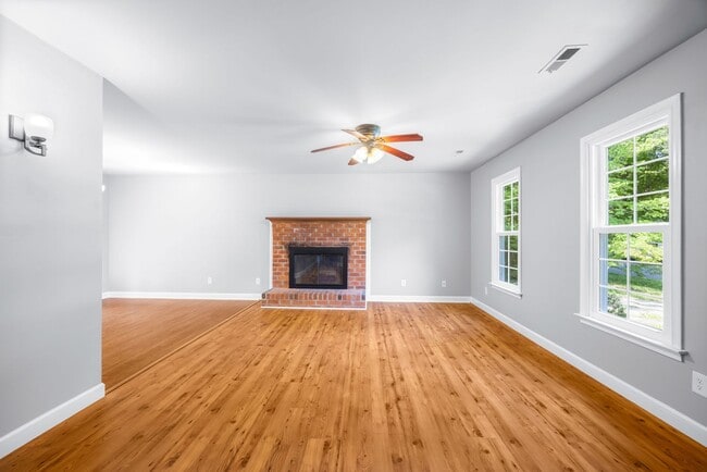 Building Photo - 3 Bedroom Home in Chesterfield County ***Available August 2026**