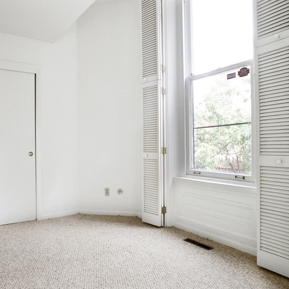 Building Photo - Franklin West Apartments, Leasing Office
