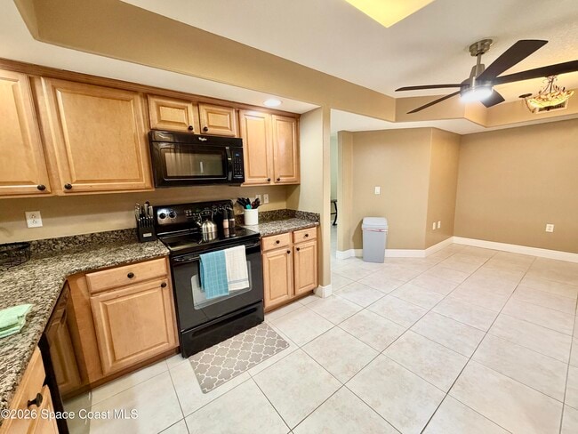 Building Photo - 551 Casa Bella Dr