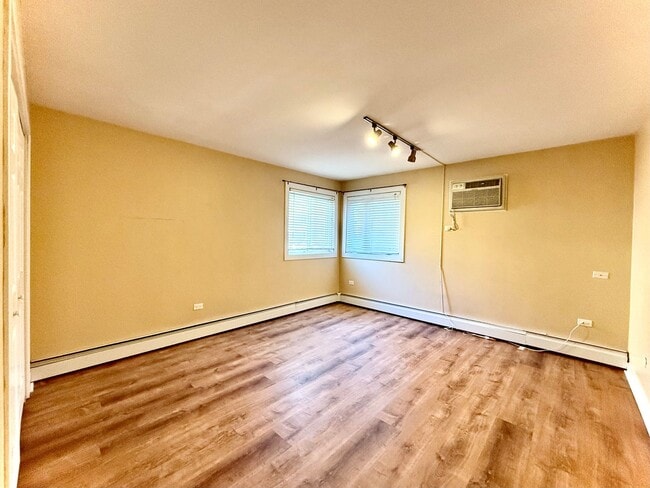 Building Photo - Pristine 2 Bedroom, 1 Bathroom Condo Available NOW! Heat, Water, & Parking INCLUDED in Rent!