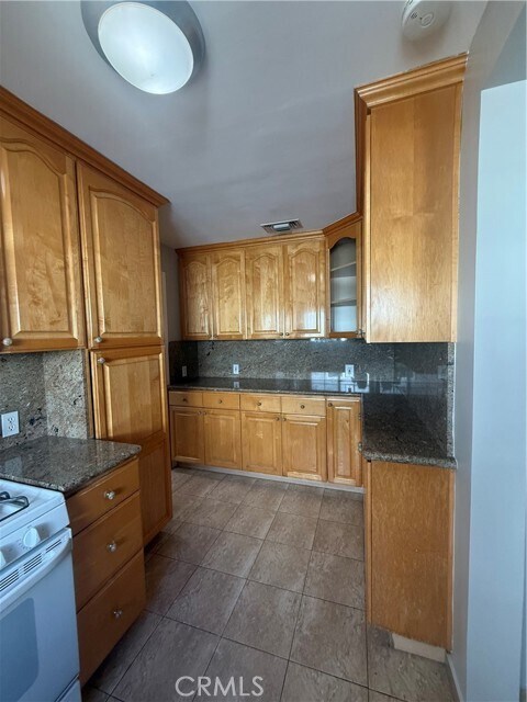 Building Photo - 6853 Matilija Ave