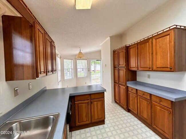 Building Photo - 1075 Captains Ct