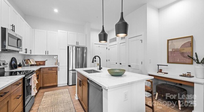 Building Photo - 1711 Commonwealth Ave