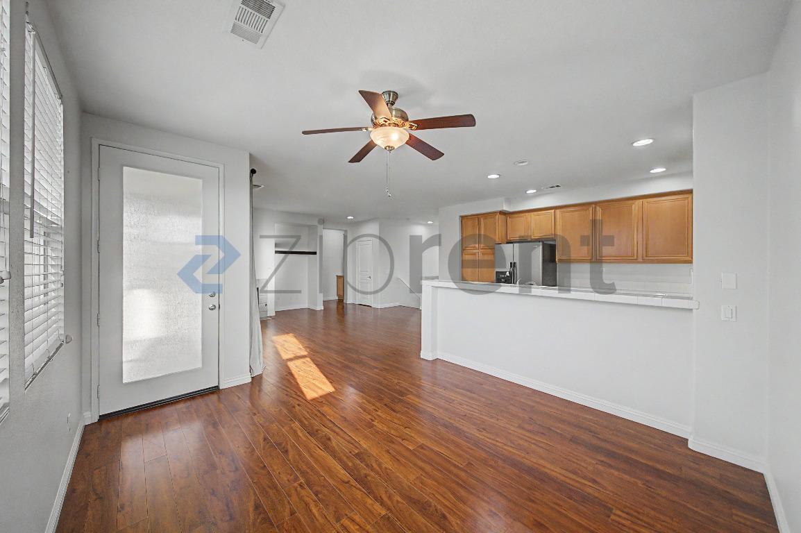 Building Photo - Unit 2