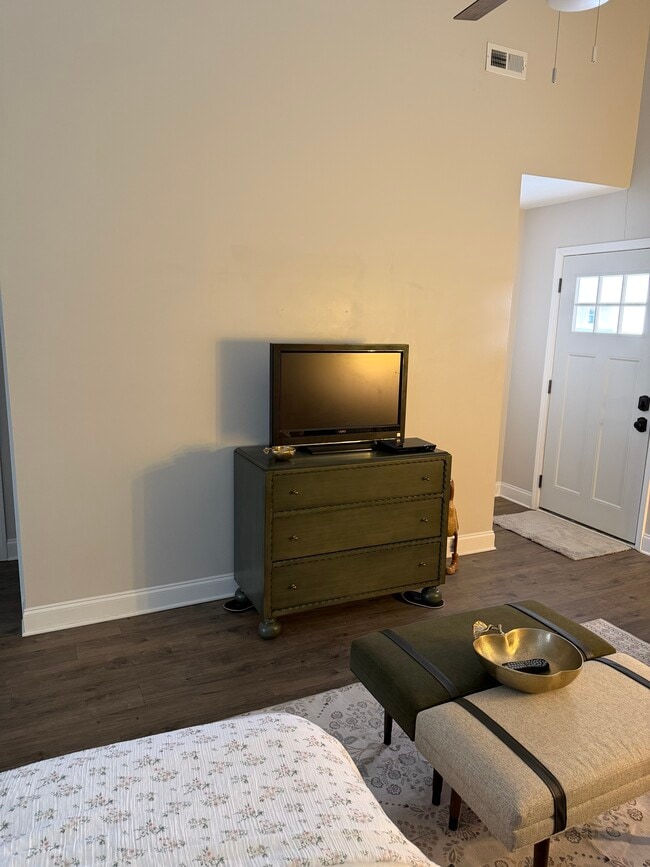 Building Photo - 6690 Eastbrook Ave SW