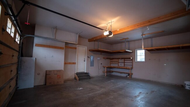 Building Photo - Gorgeous Single Family Home for Rent in Valley West Neighborhood! Near parks and ponds!