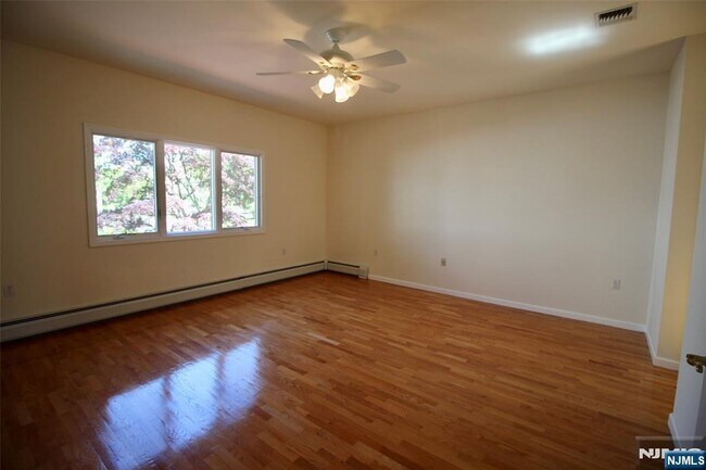Building Photo - 499 Morse Ave