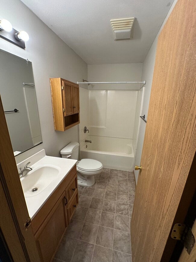 Building Photo - 4405 W Antelope Dr