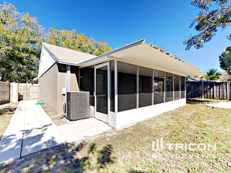 Building Photo - 12318 Cloverstone Dr