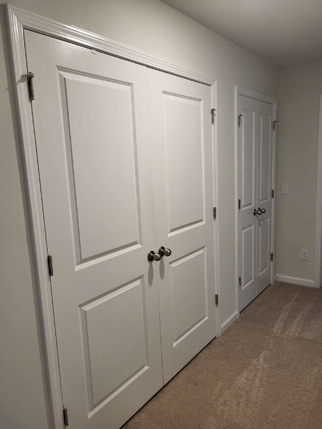 Building Photo - "Spacious Fully Furnished 4-Bedroom Townho...